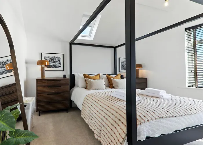 The Chatsworth Loft Apartman *