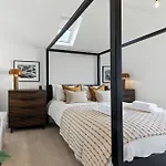 The Chatsworth Loft Daire *